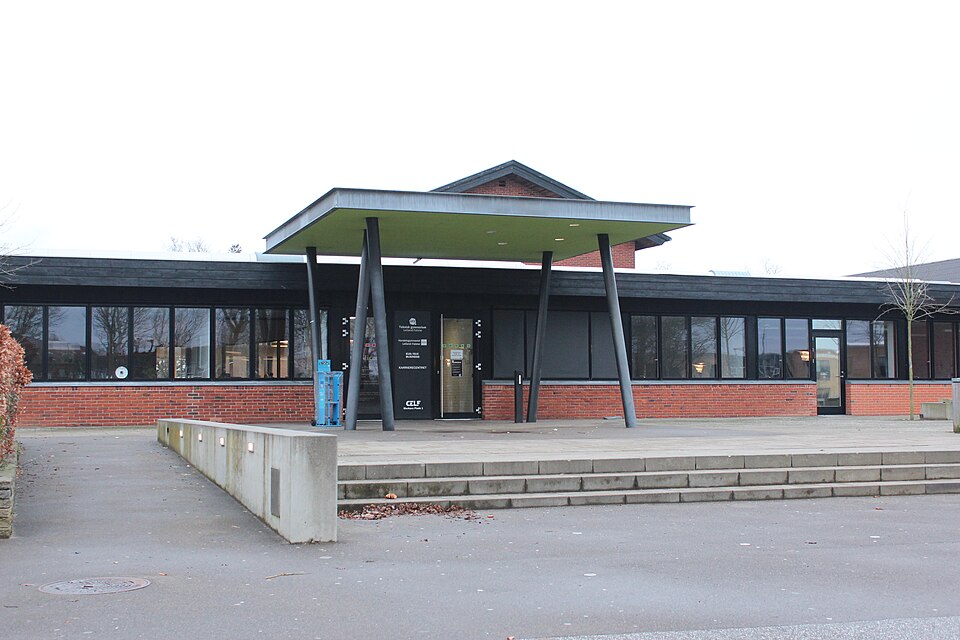 Uddeling af morgenmad på celf ved Merkurs Plads